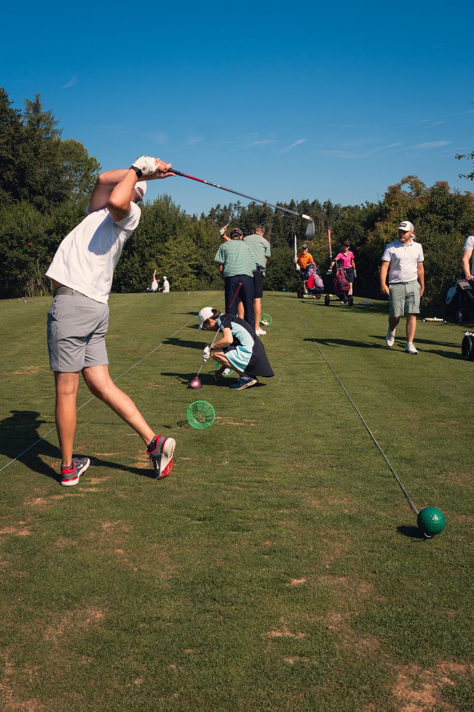 Warm-up auf der Driving Range beim Turnier Birdies on Tour