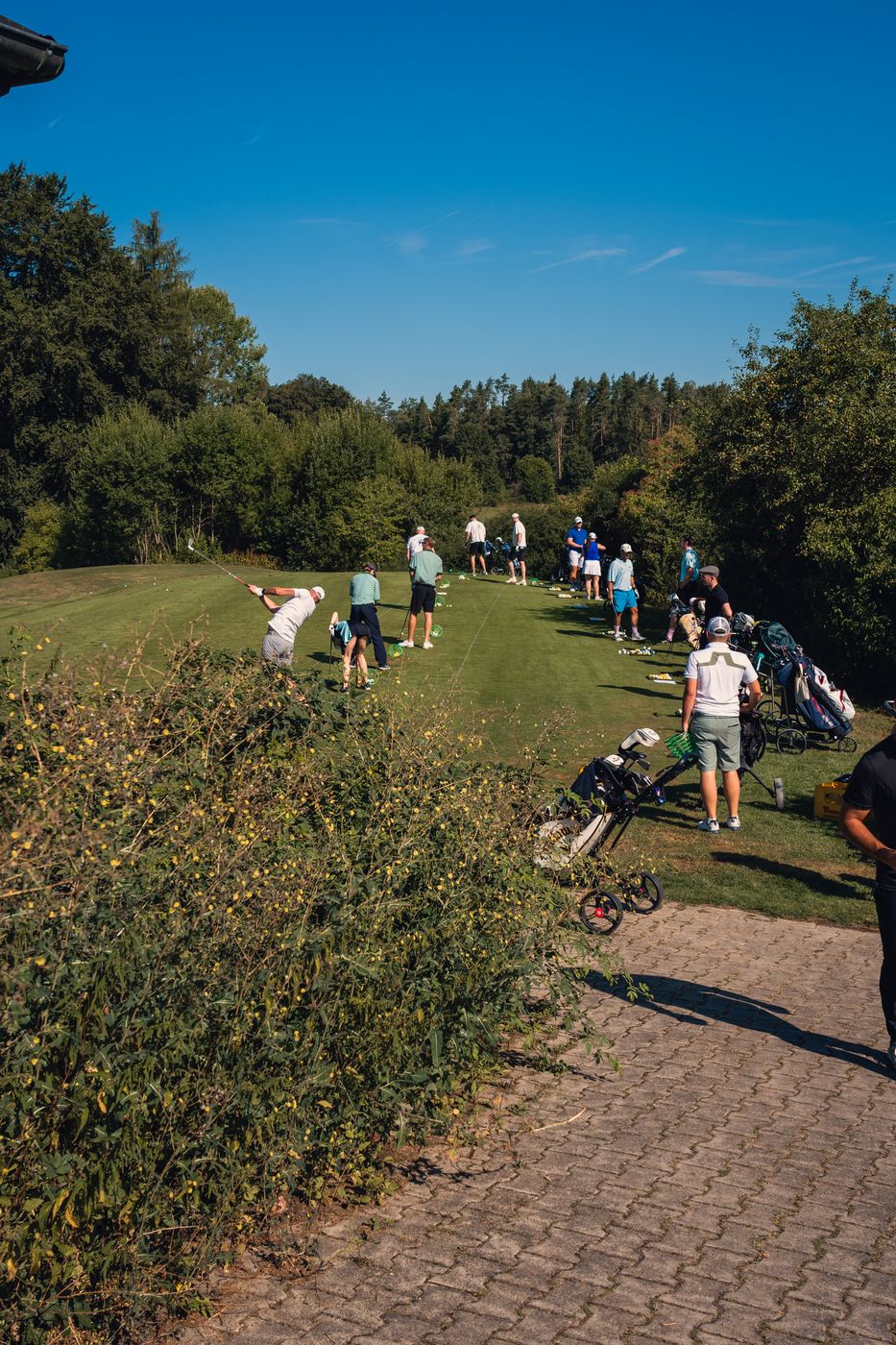 Warm-up auf der Driving Range beim Turnier Birdies on Tour