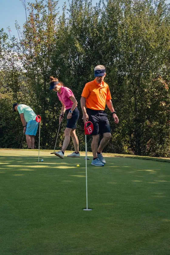 Warm-up auf der Driving Range beim Turnier Birdies on Tour