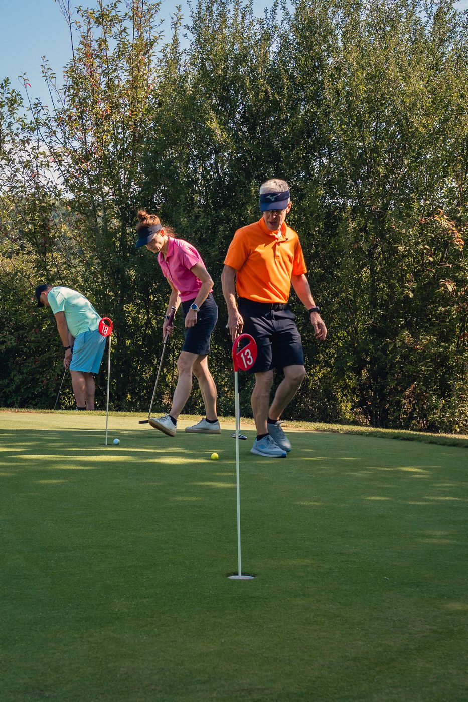 Warm-up auf der Driving Range beim Turnier Birdies on Tour