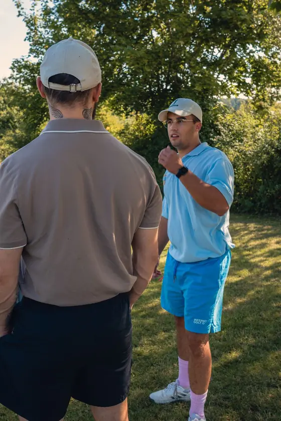 Warm-up auf der Driving Range beim Turnier Birdies on Tour