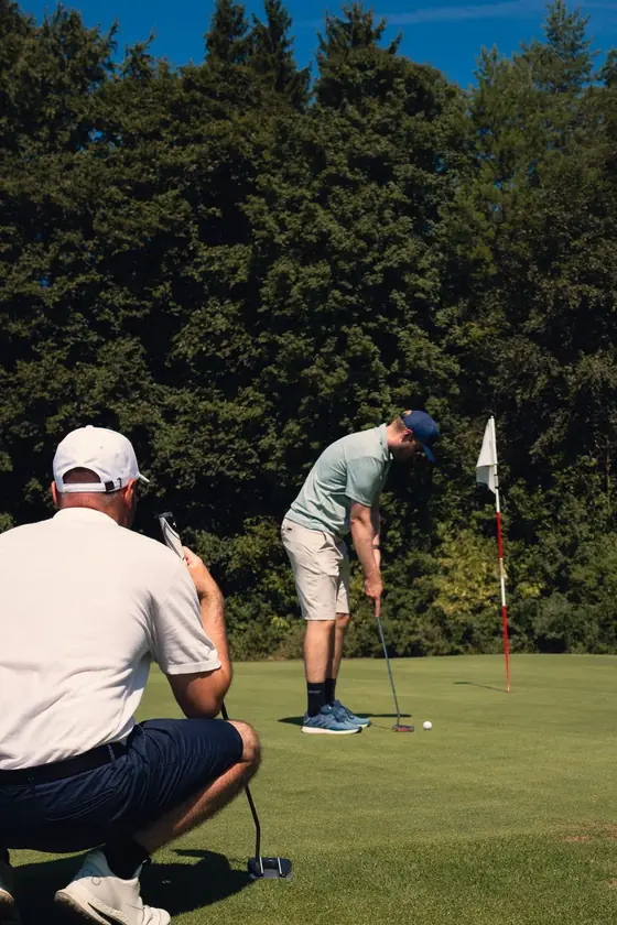 Spielszene auf der Runde beim Turnier Birdies on Tour auf der Golfanlage Gerhelm